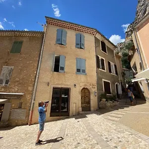 https://la-bonne-etoile-the-good-star.fr-provencehotel.com