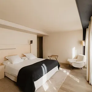 De Nell Hotell